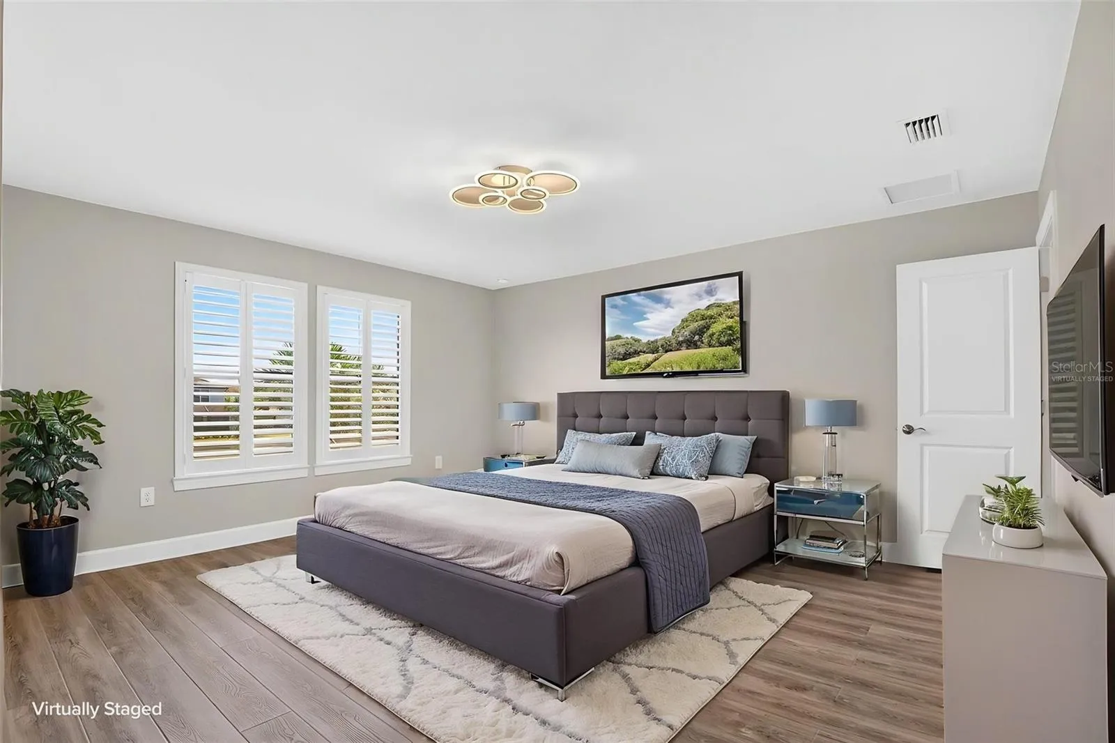 Main bedroom virtually staged