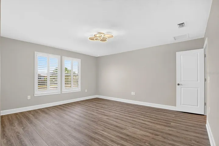 Main bedroom (second floor)