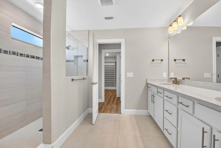 Main bathroom