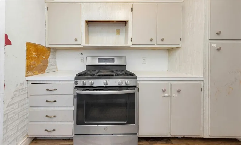 Kitchen - Left View
