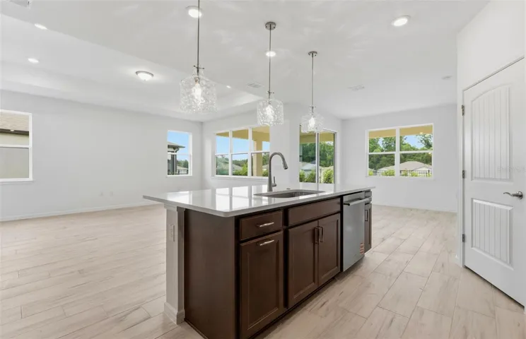 Center Island w/Storage