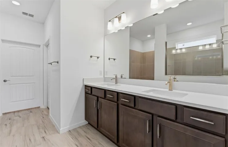 Owner's Bath w/Dual Sinks