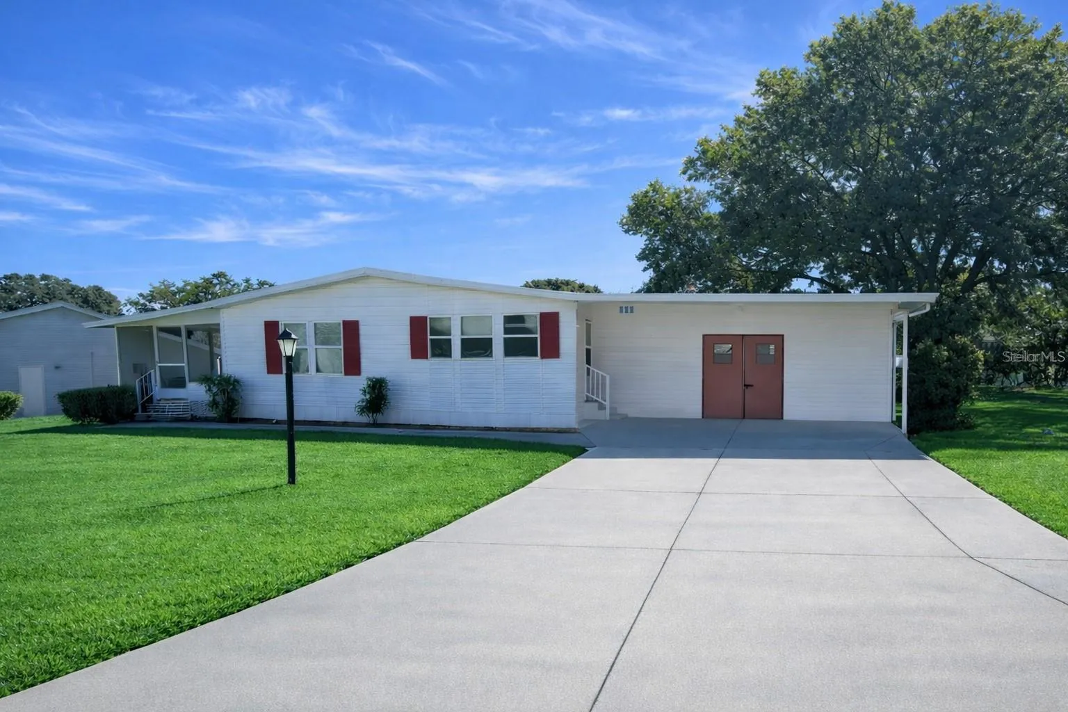 Great corner lot in the gated community of The Plantation at Leesburg