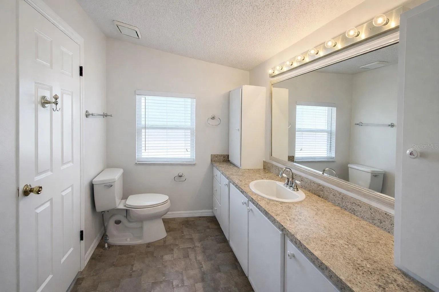 Master ensuite bath