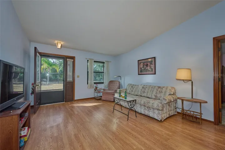 GREAT ROOM AREA TOWARDS FRONT DOOR