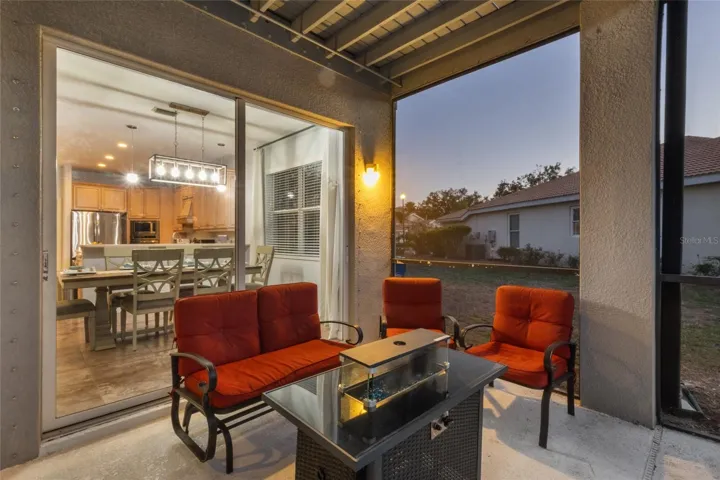 Outdoor gas fire pit