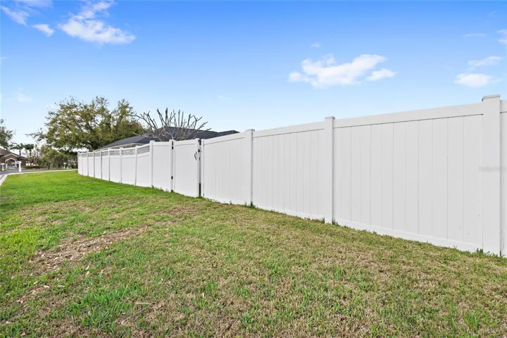 Fence to yard with double doors