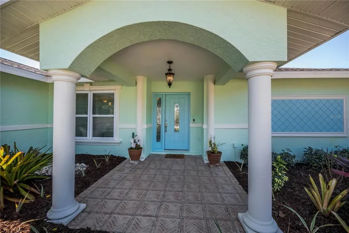 Front porch entryway