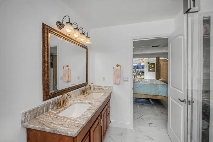 POOL ACCESS BATHROOM