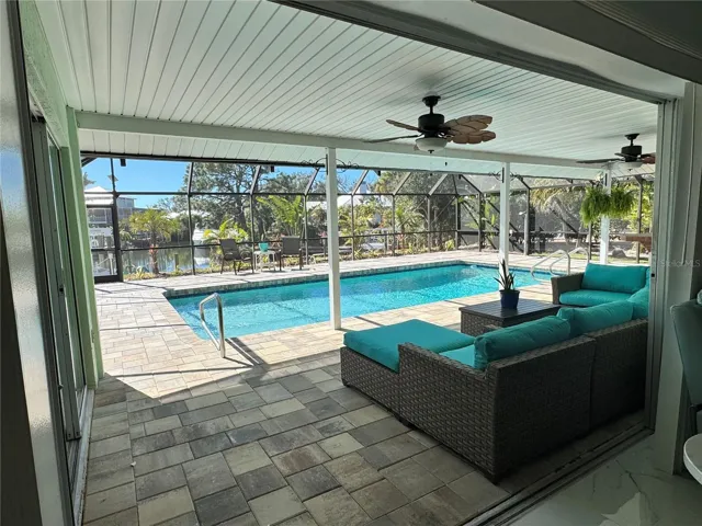 Pocket sliders from main home to pool area
