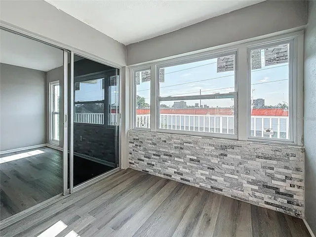 Bonus room/office