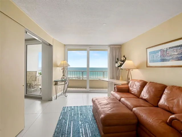 Gulf-view Bedroom 2 / flexible den space