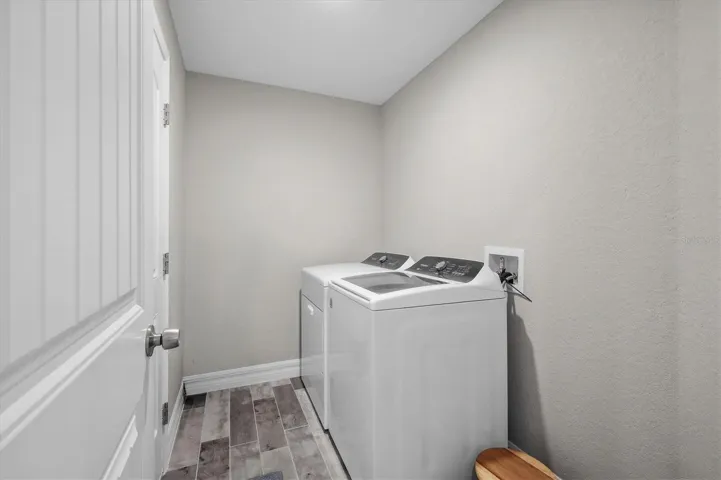 LAUNDRY ROOM WITH DIRECT ACCESS TO GARAGE