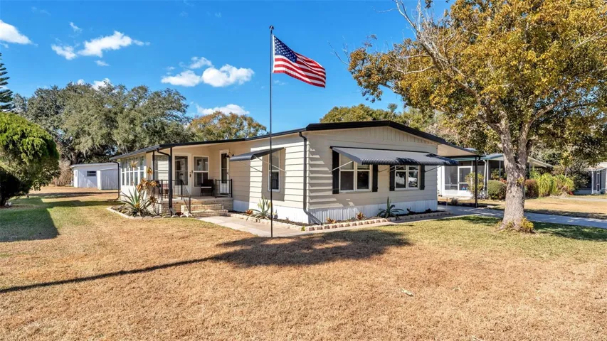 NO LOT RENT & NO HOA!