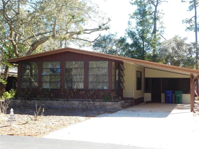 Built in 1984. Large front Florida Room.