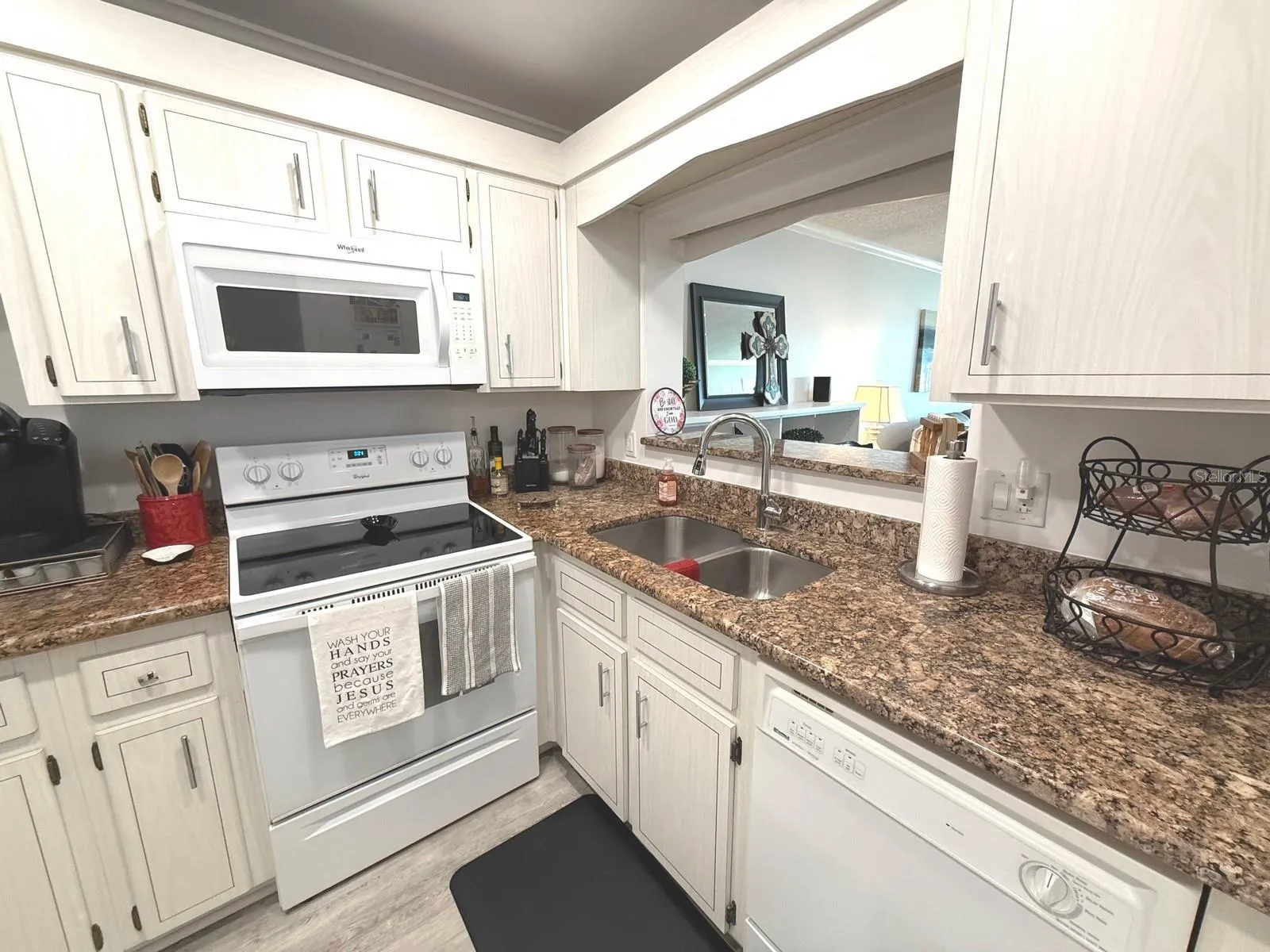 Kitchen with Granite