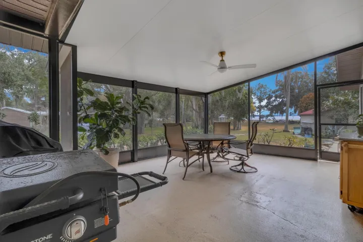 SIDE COVERED-SCREENED PATIO