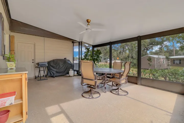 SIDE COVERED-SCREENED PATIO