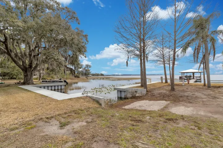 LAKE WALL - BOAT RAMP