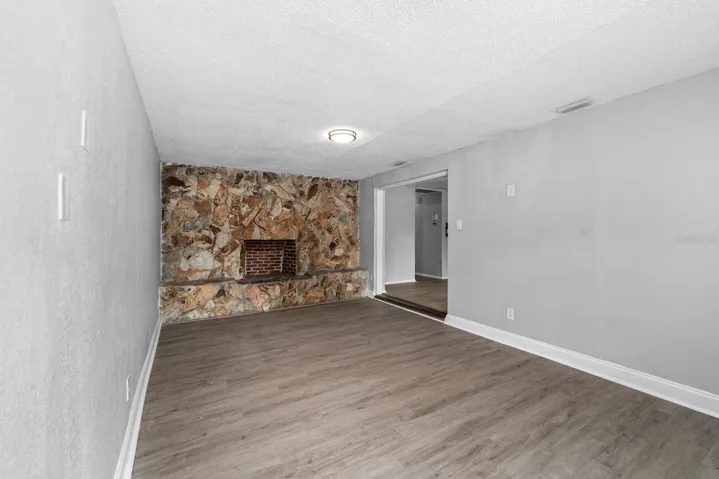 Living Room/Den