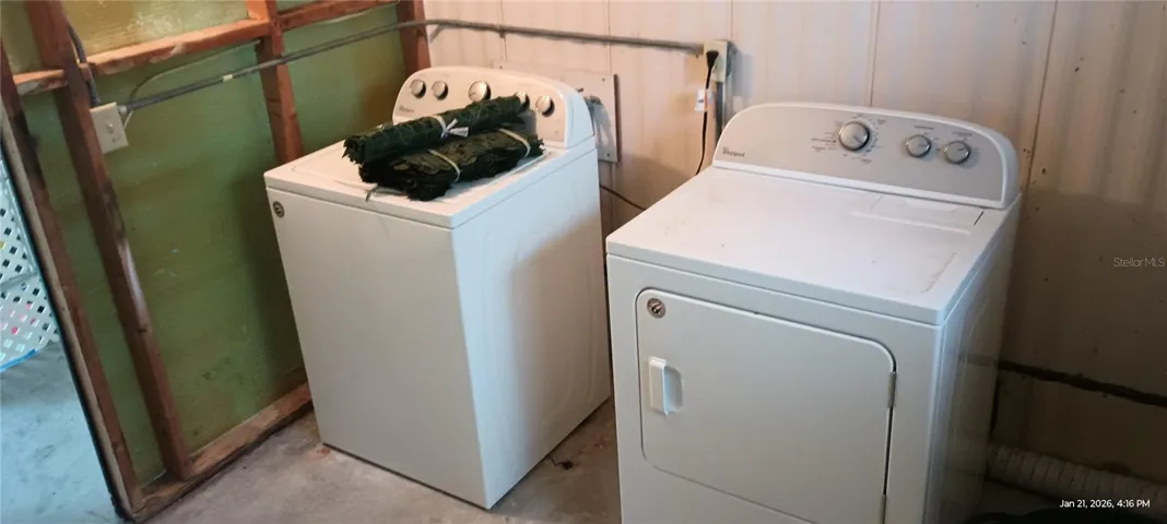 washer and dryer included
