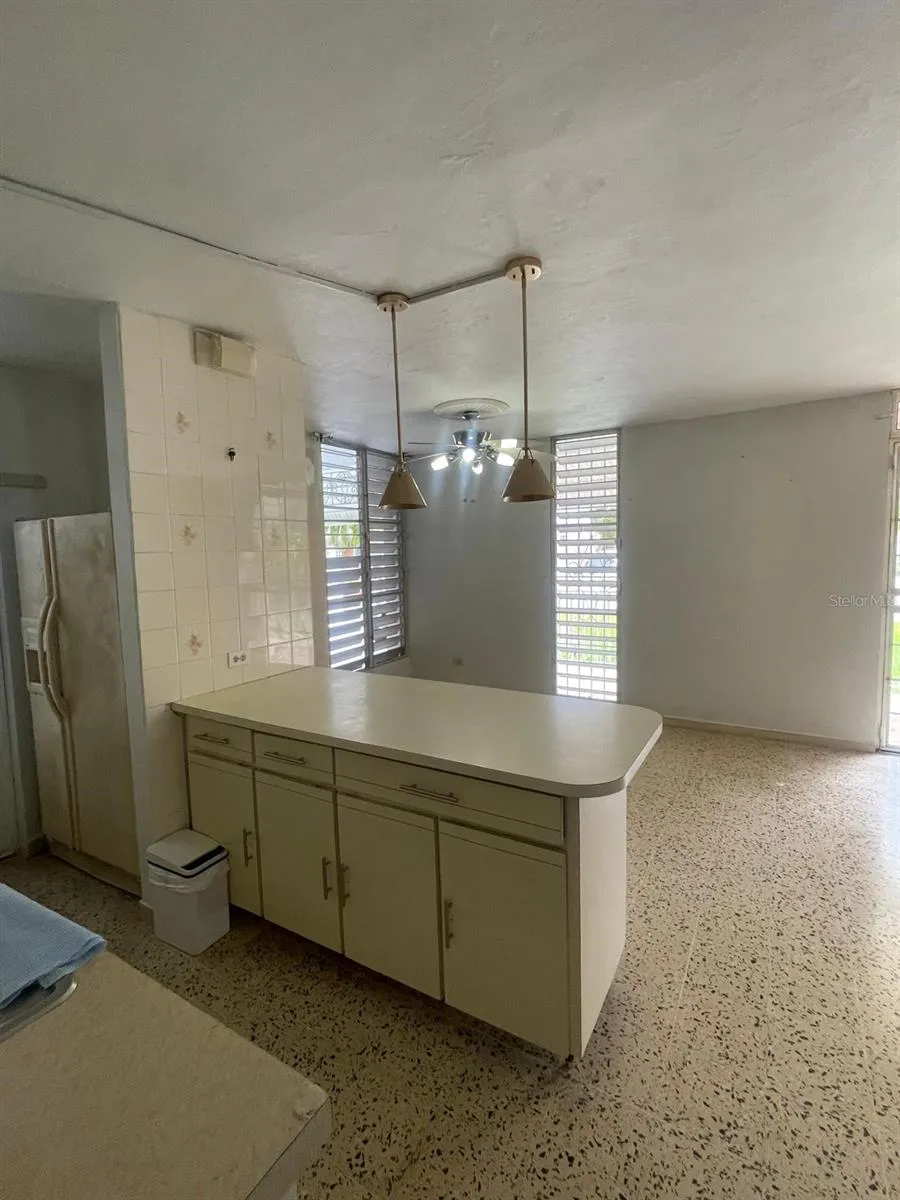 Unit 1 Kitchen/Unidad 1 Cocina
