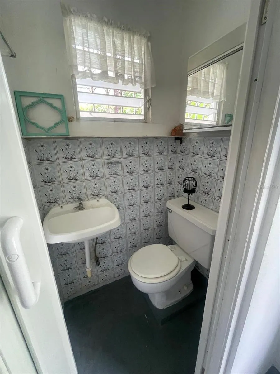 Studio 1 Bathroom/Estudio 1 Baño
