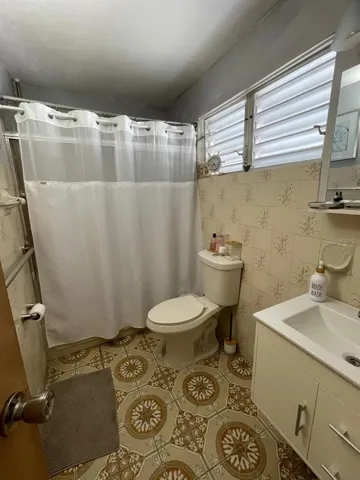 Baño en la habitación principal/En-suite