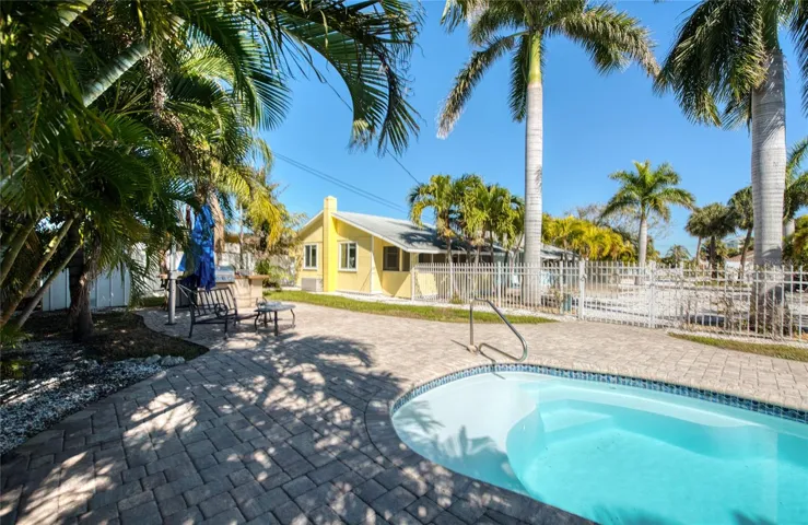 4 rental cottages on 3 lots