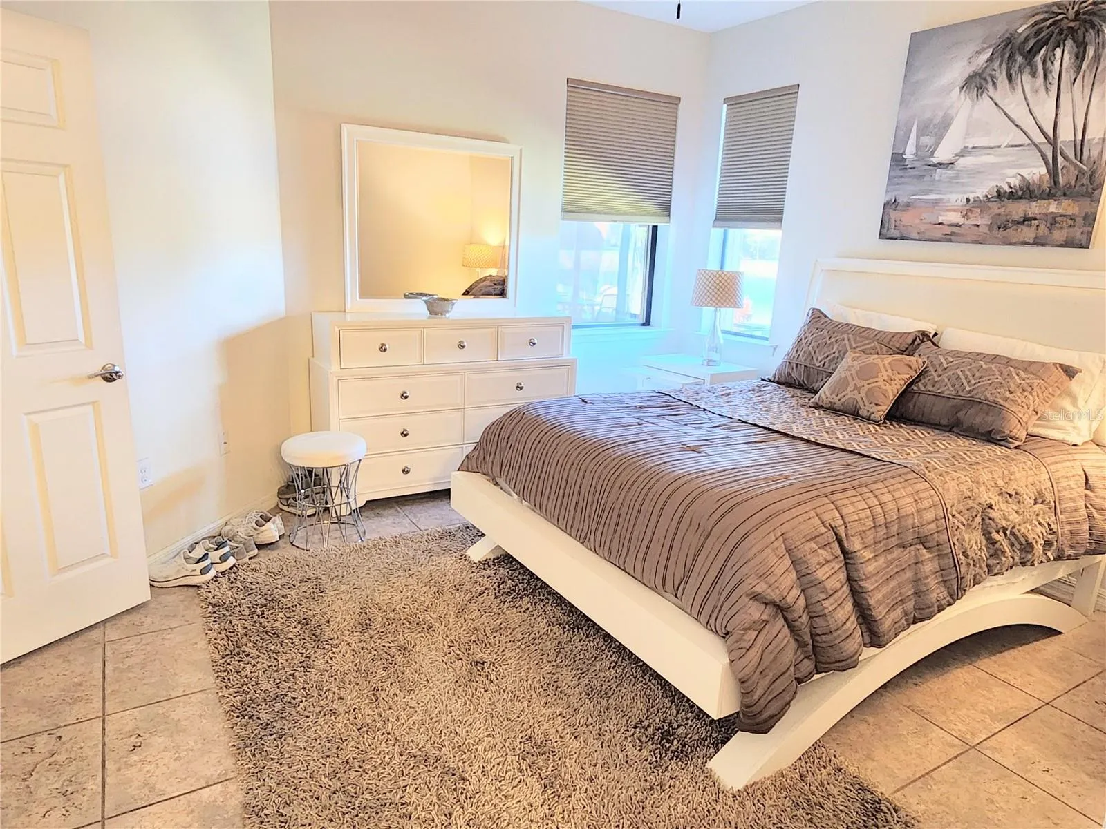 master bedroom is at the back by the Lanai