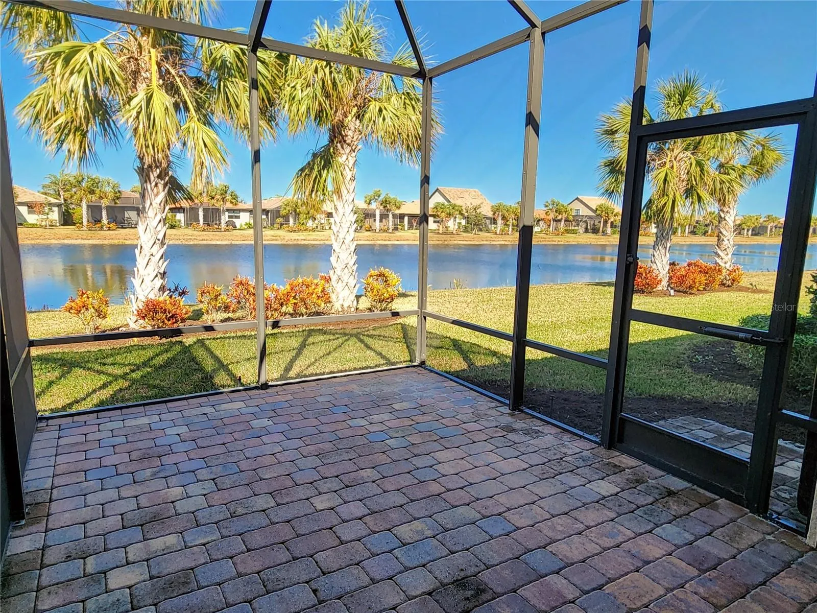 Enjoy the wildlife on the lake with this bumpout screen enclosure on lanai.