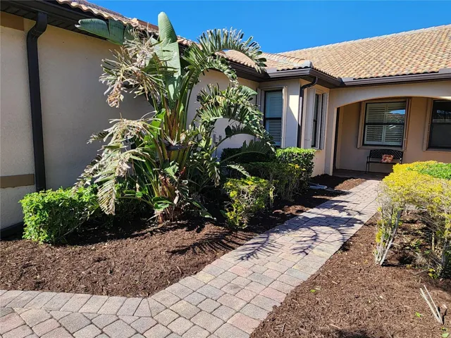 PAVE STONE WALKWAY