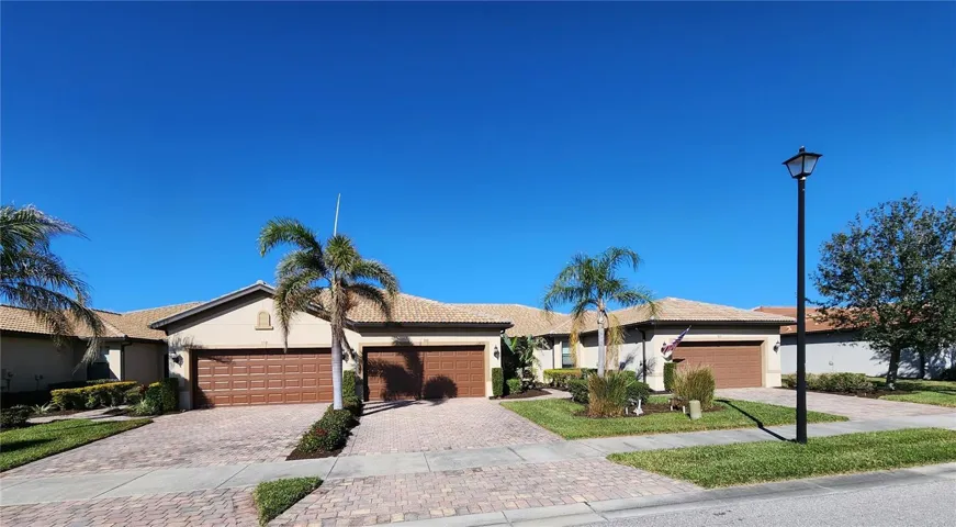 LAKE VIEW VILLA WITH 2 CAR GARAGE