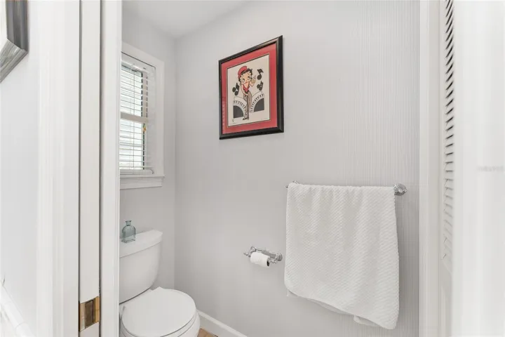 Separate commode