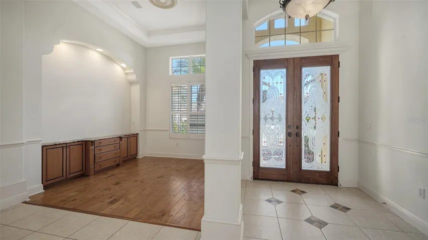 Foyer/Dining