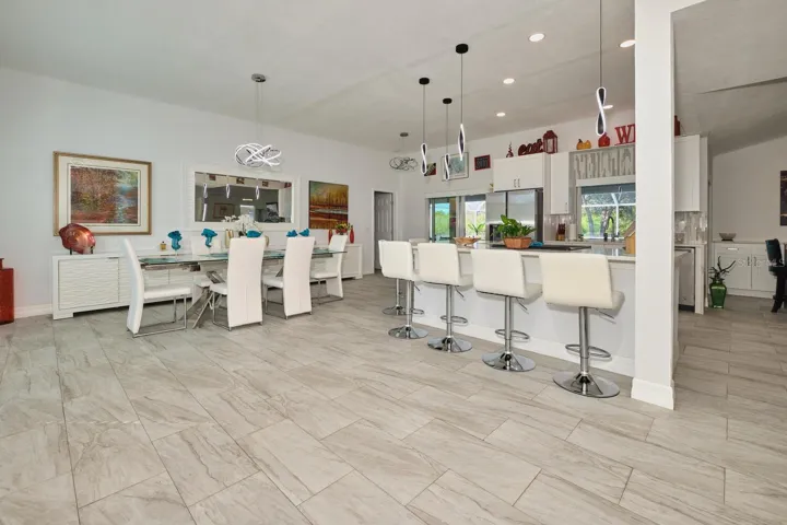 dining/kitchen island