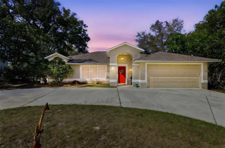 3/2 home just a short distance to Historic Downtown DeLand