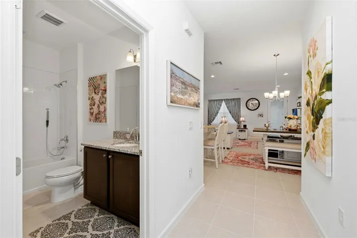 Guest Bath off Hallway
