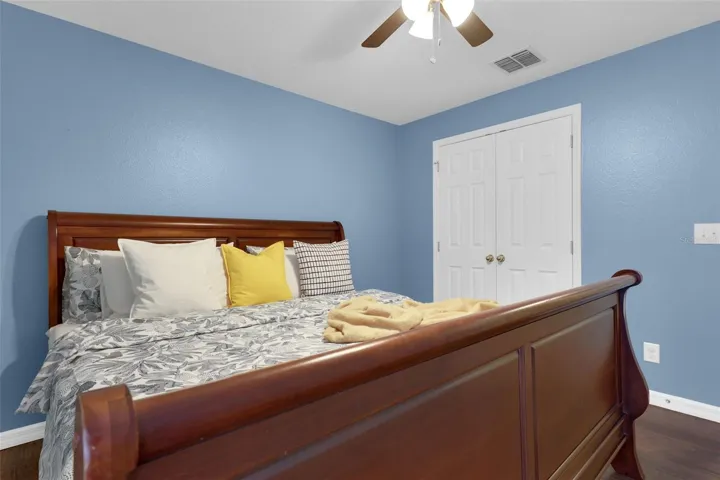 bdrm 1 walkin closet