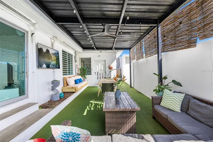 Outdoor patio & terrace