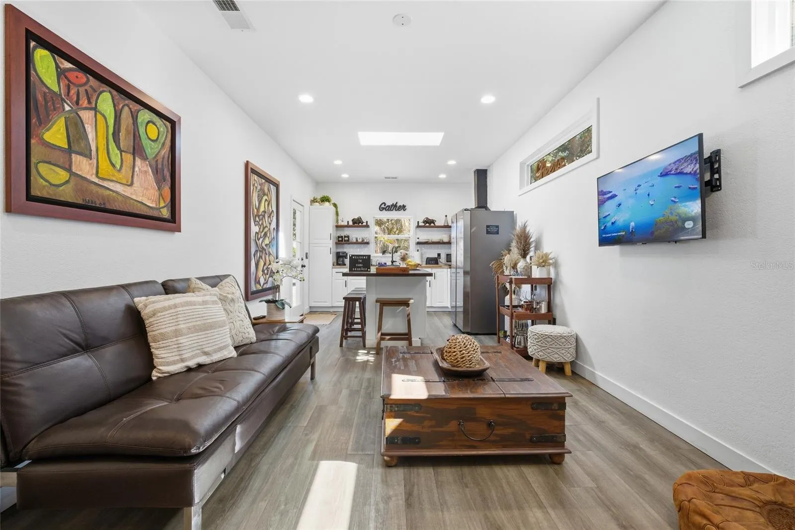 Guest House - Living Room