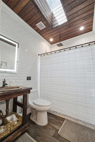 Guest House - Bathroom