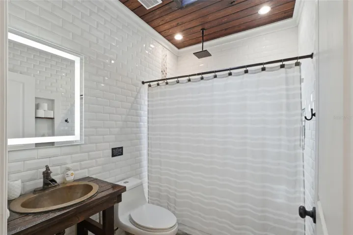 Guest House - Bathroom