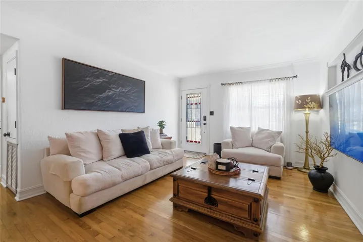 Main House - Living Room