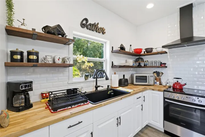 Guest House - Kitchen