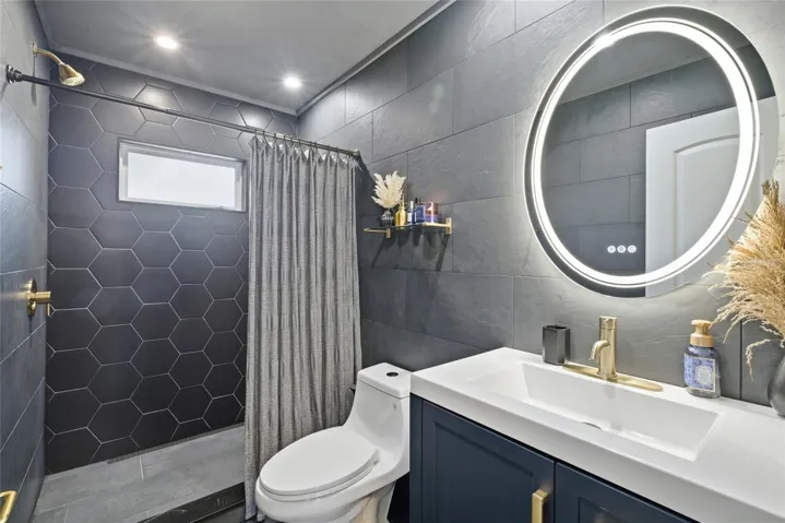 Main House - Bathroom #2