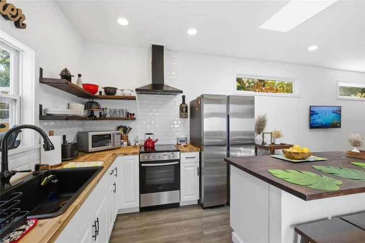 Guest House - Kitchen