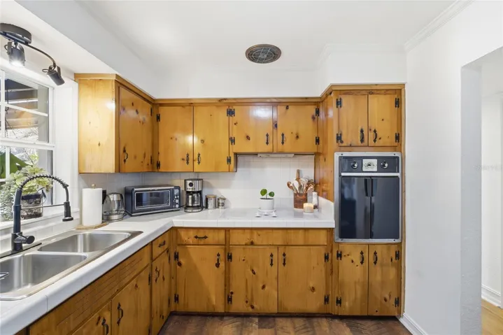 Main House - Kitchen