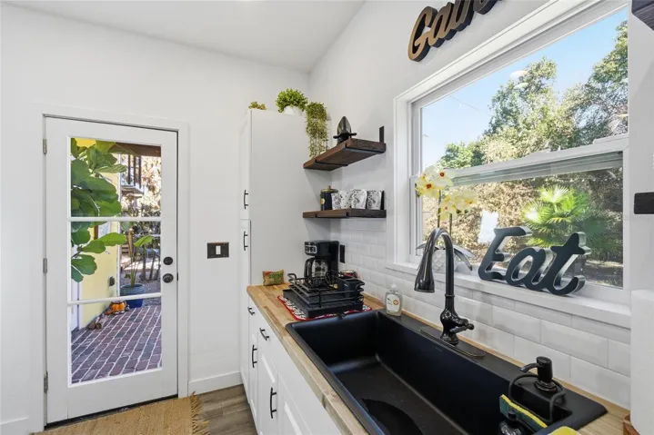 Guest House - Kitchen