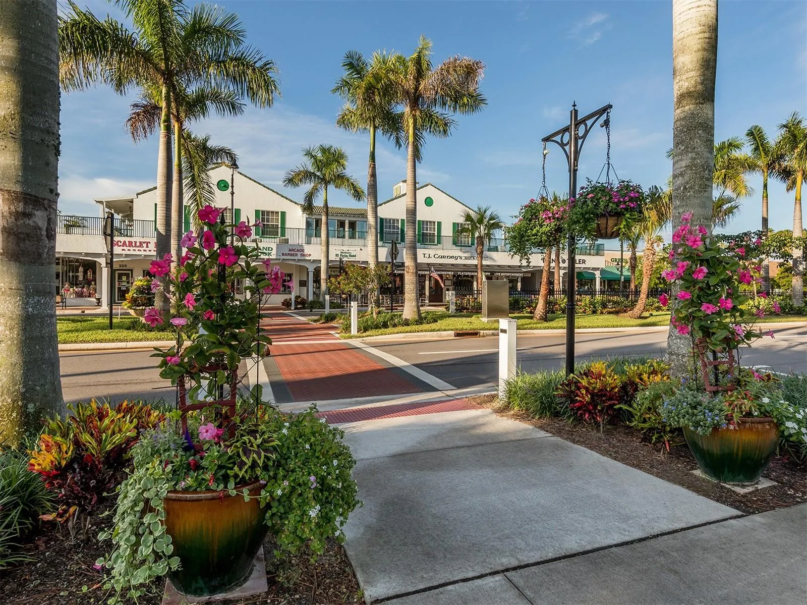 Venice is so well maintained and offers shopping, dining, and more!